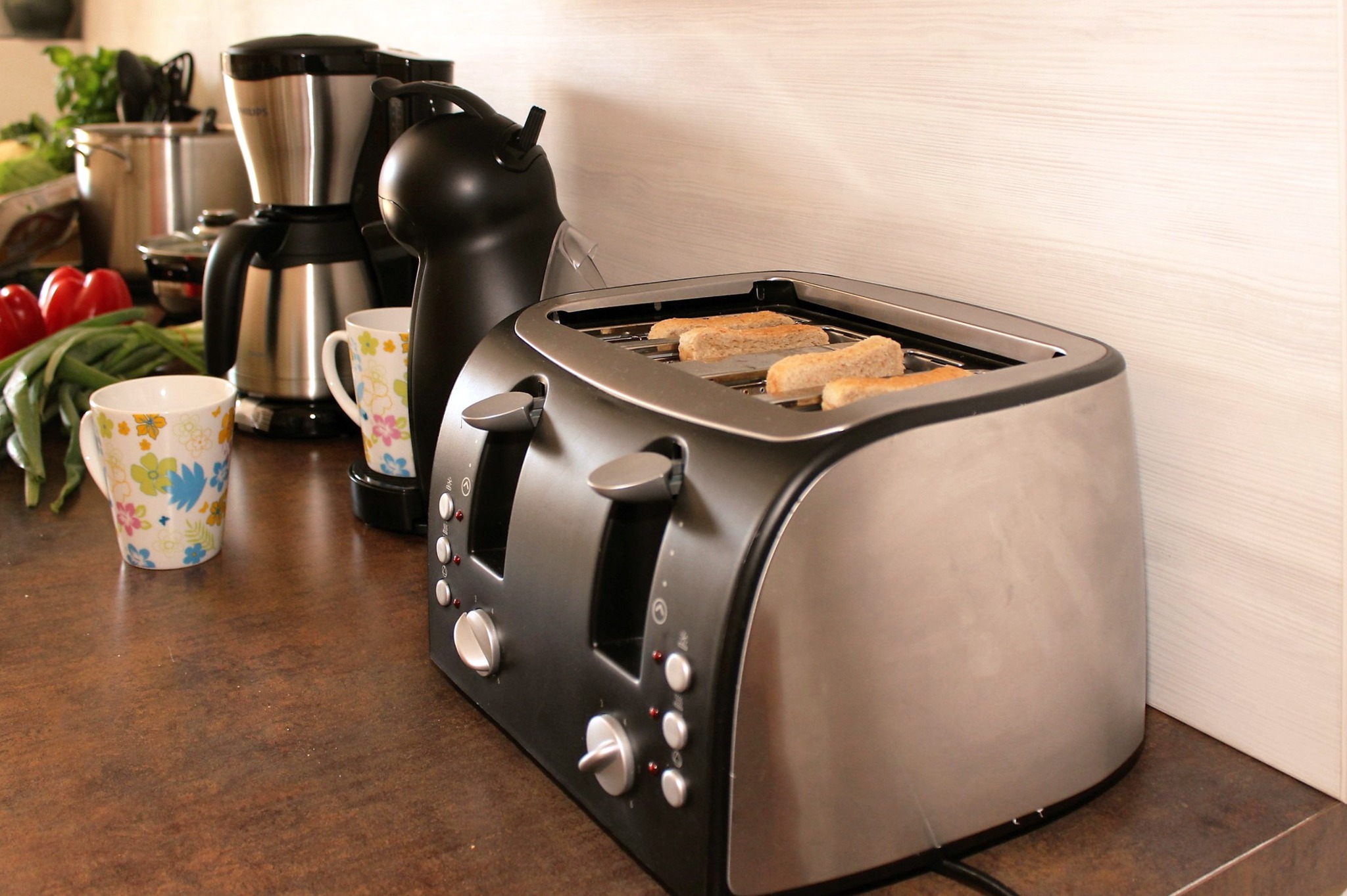 Gerdi – Küchenausstattung mit Toaster und Kaffeemaschine